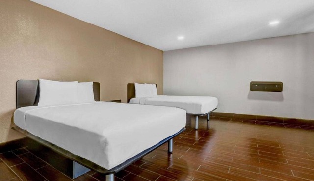 3 Queen Beds|Non-Smoking