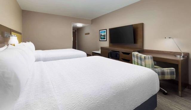 3 Units | Yosemite Relaxation Spot: Breakfast, Pool & Hot Tub for Your Stay