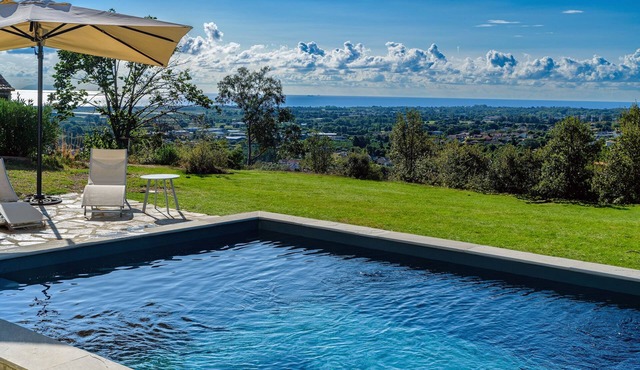 3★ Villa – Private Pool – Sleeps 8 – Nature – Exceptional Views