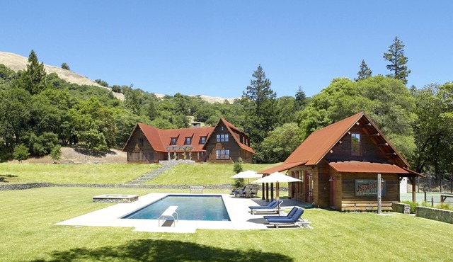 325 acre Estate w/Lodge, Cottage & Pool House, Lakes, Pool, Tennis, Pickleball