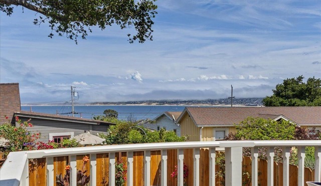 3999 Stay at "Cottage by the Sea" in Monterey