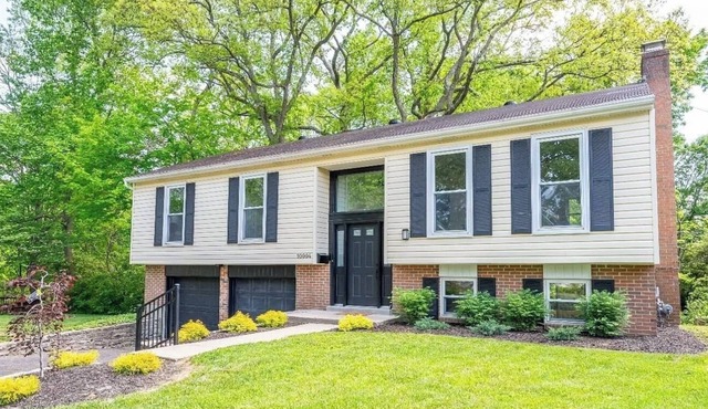 3bedr/3bath fully remodeled house by Summit park with furnished basement + deck