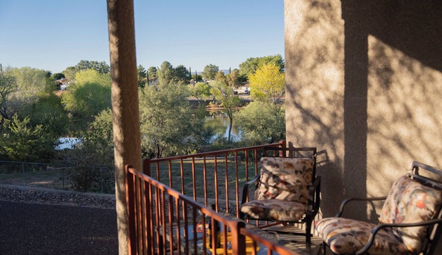 3BR Charming Retreat with views and pond nearby