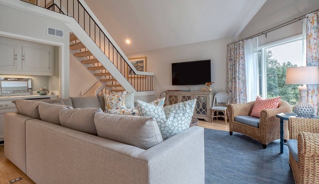 3BR End Unit Spinnaker w/Beach Boardwalk Access Across Street! Amenity access included! NO pets