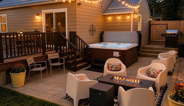 3BR w/2 King Suites, Walk to Lake & New Hot Tub