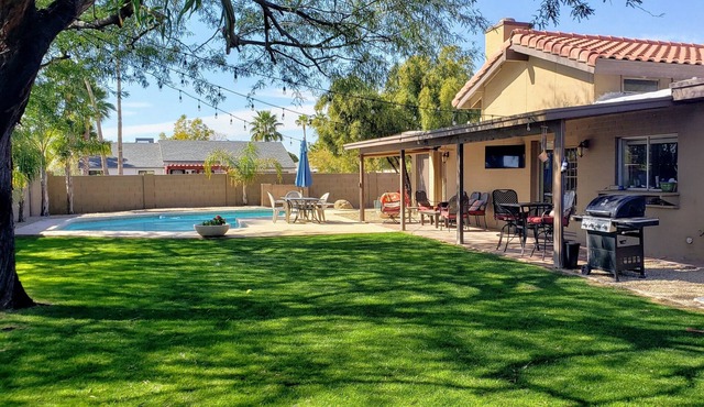 4 Bedroom, 3 bath with Hot Tub, Putting Green, Practice Net 1 mile from WM Open