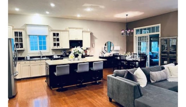 4 bedroom 3 bathroom executive home with two kitchens