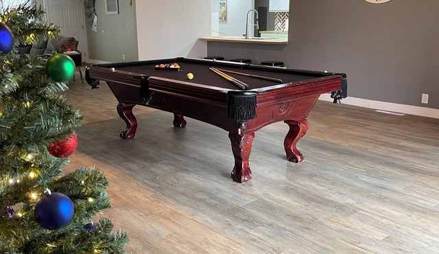 4-bedroom house, with a billiards table and ample space, in charming Heyburn