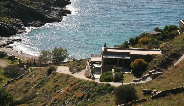 4 bedroom luxury villa, on secluded wind-less beach, tranquil, on-site support