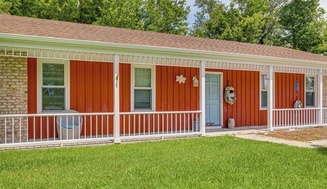 4 Mi to Radio Island Beach: Family Cottage