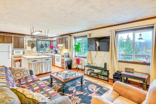 4 Mi to Sandy, Oregon: Studio w/Mtn View