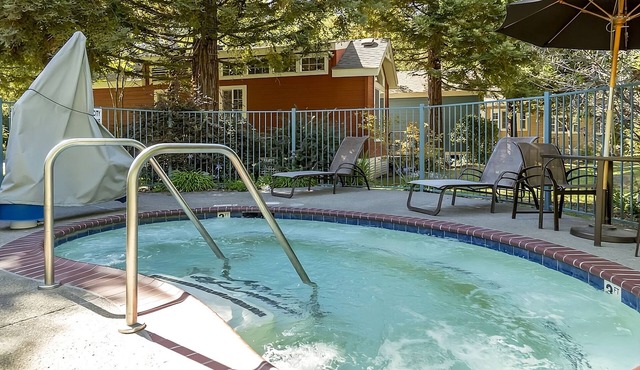 4 Units | Pool & Free Parking | Near Downtown Napa