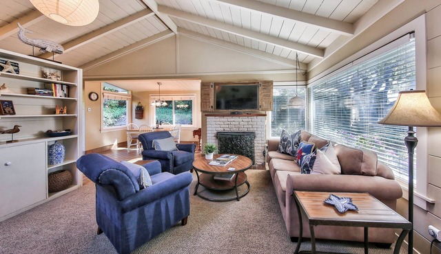 4038 Whit's End ~ Dog Friendly, Private Fenced Yard