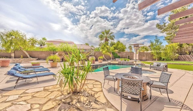 4BR/3BA - Beautiful yard, Pool, Spa, BBall