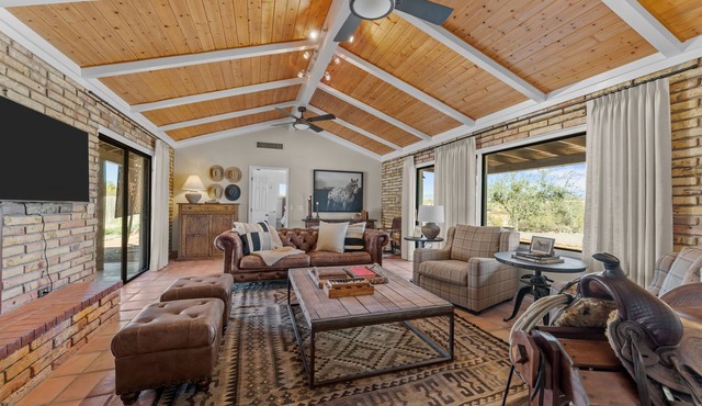 4BR Desert Casita with Western Charm - Near Rancho Rio