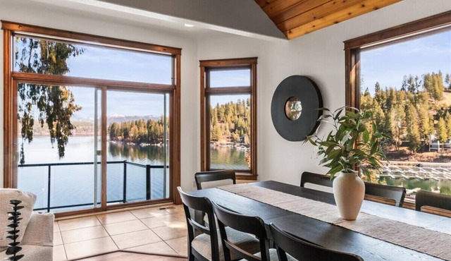 4BR Lakefront, Hot Tub, Boat Slip & Games