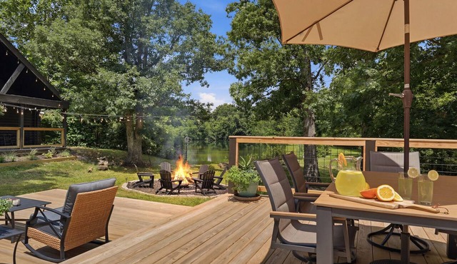 5 Acre Estate w/Pond, Hot Tub, Fire Pit & Theater
