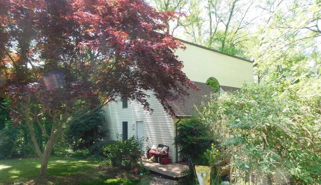 5 bedroom, 8 bed, 3 story house a block from beach