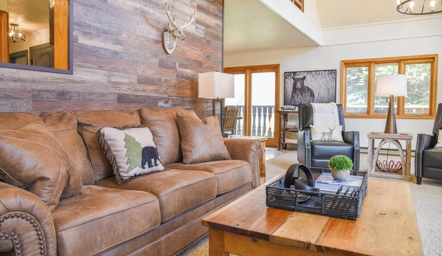 5 bedroom accommodation in Red River