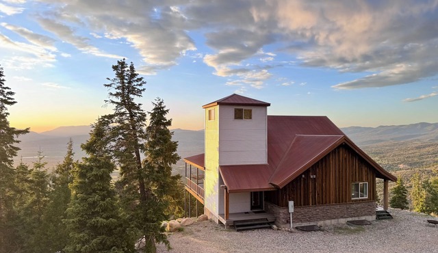 5-bedroom cabin on a ridge with the most extraordinary views in Sanpete County