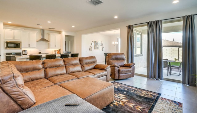 5 Mi to Westgate! Newly Built Family Retreat