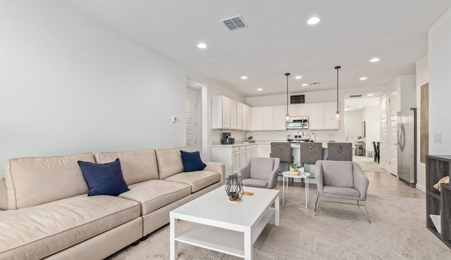 5 minute drive to State Farm Stadium and WestGate Entertainment District
