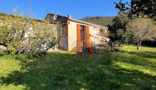 5 minutes from the ocean, CAP CORSE in SISCO: house with garden and private parking