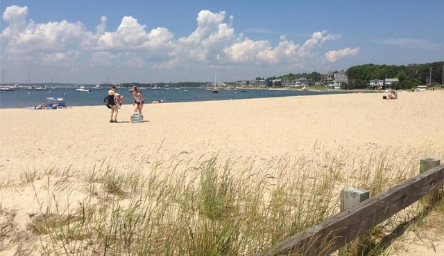 5 Star Accomodations - Less than a mile to Monument Beach