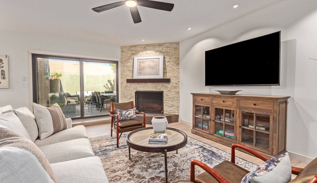 5 STAR NEW FURNISHINGS HI SPEED INTERNET, 2 pools McCormick Ranch Walkable