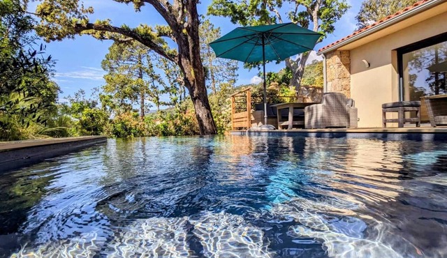 5-Star Rated Detached Villa with Private Heated Infinity Pool