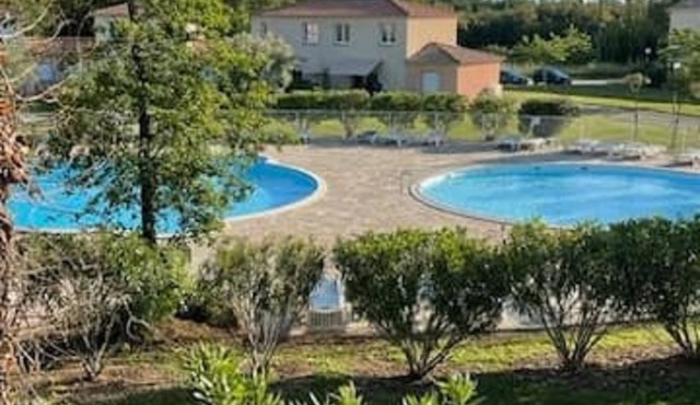 500m from the beach T2 with pool, terrace, air conditioning