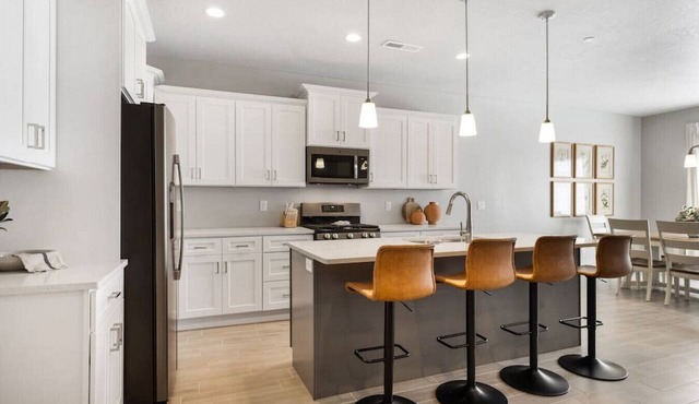 6 Bed 6 Bath Sleeps 22 w/4 Private Master Suites!