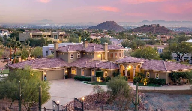 7BR estate: pool, spa, 360° city views