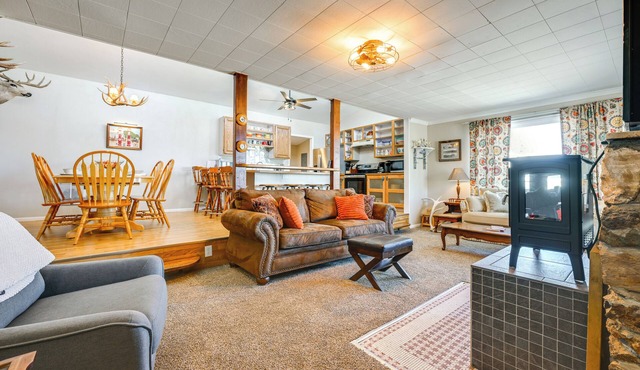8 Mi to Hiking: Home w/Patio in Dtwn Pioche