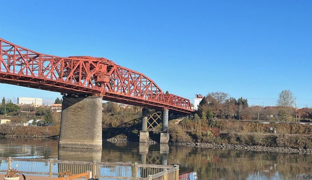 840 square foot 1-bedroom 1 bath condo on the RIVER. 2 balconies! Pool. Hot tub.