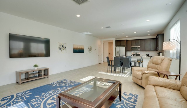 9 Mi to State Farm Stadium: Pet-Friendly Home!