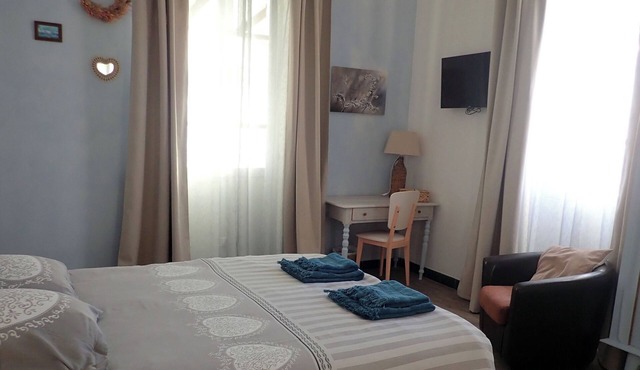 A Caserella - Bed and Breakfast "Lavande" Village house with sea view at 300 m altitude