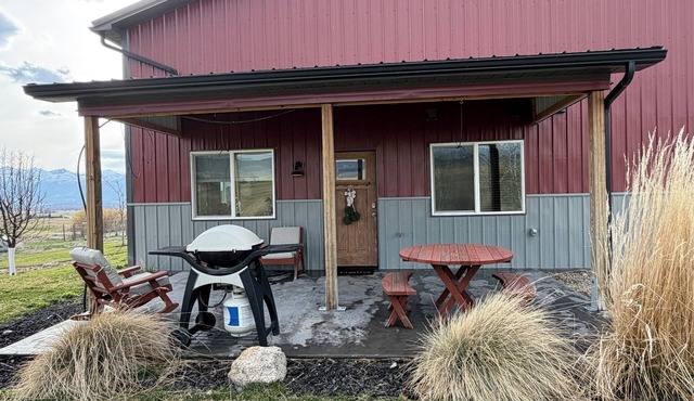 A cozy 2-bedroom retreat in the heart of Montana’s Bitterroot Valley.