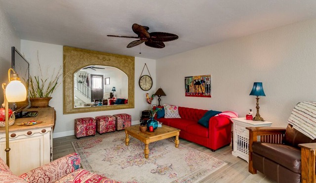 A+Gem in a GREAT location! Includes clubhouse w/heated pool, gym, pickleball!