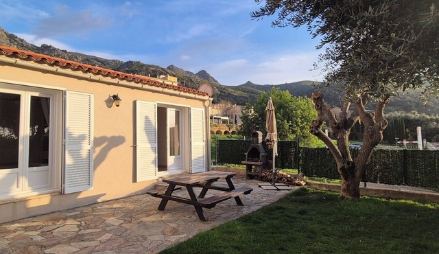 A l'ombre du clocher - Gîte with heated pool
