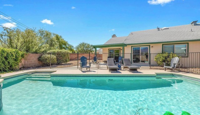 A Secluded & Spacious Retreat w/Heated Pool & Spa & Spectacular Mountain Views