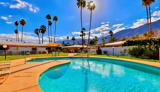 A Stunning Mid Modern Condo , Pools ,Hiking perfect Seasonal, Monthly Lease