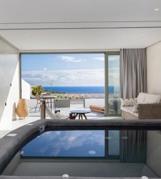 Acro Caldo Suites