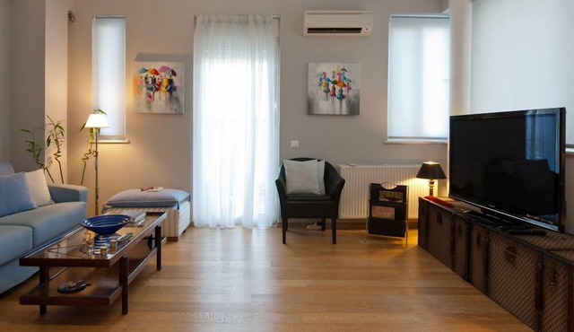 Acropolis Luxury Apartment with Balcony
