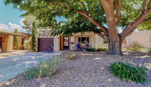 Adobe Home, 2bd/1ba, Garage, Dog