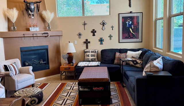 Adobe townhome in the artistic village of Tubac and near the Tubac Golf Resort.