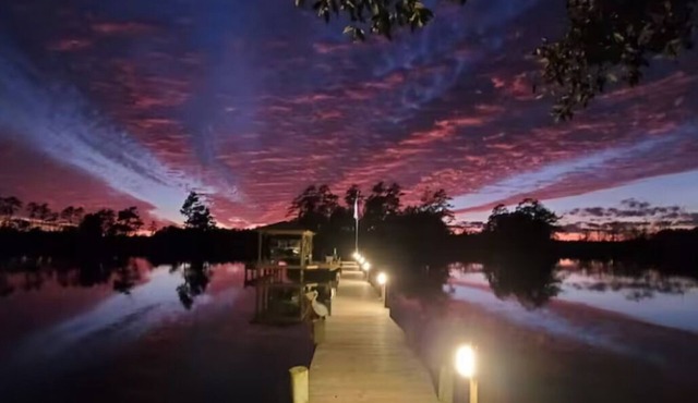 Adorable 1 Bedroom waterfront with kitchenette private dock pet friendly