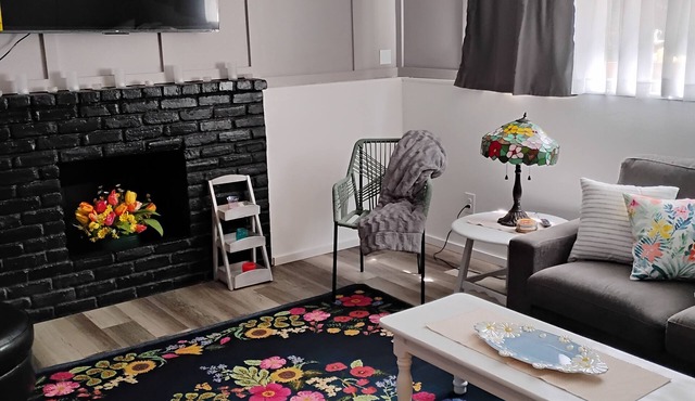 Adorable 2 bedroom apartment, with secure off street parking and onsite laundry.