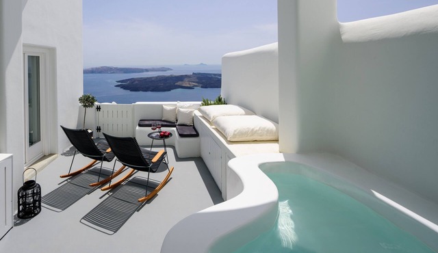 Aethria Cave Suite with private Jet tub
