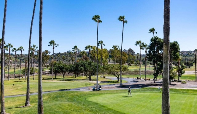 Affordable Club King Fireplace Stay w/Spa & Pool